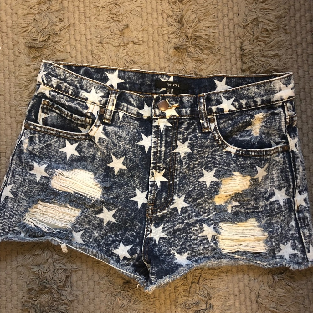 Star printed jean shorts